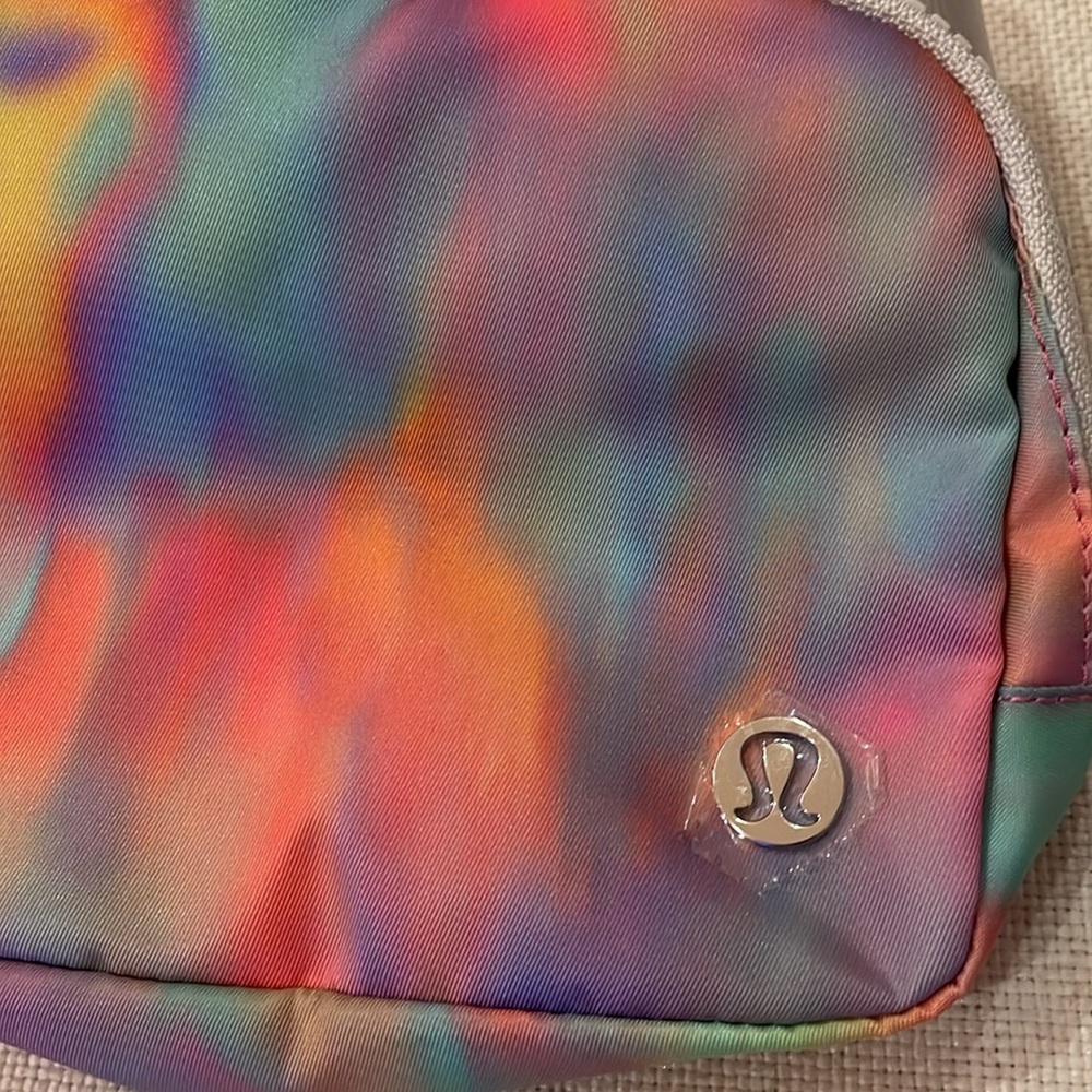 NWT Lululemon Prism Wash Everywhere Belt Bag 1L Vapor tie dye mutlicolor - Picture 10 of 11